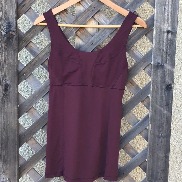 Lululemon burgundy tank w/ overlapping in back